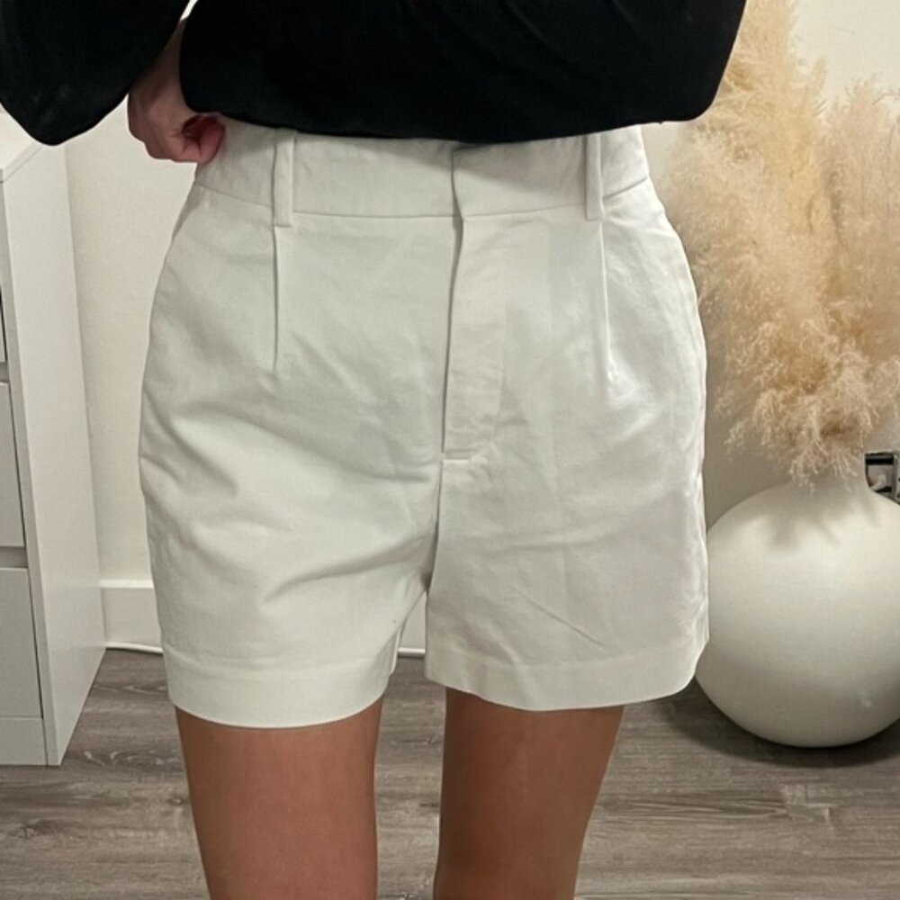 SOLD | Zara white shorts size 4 small